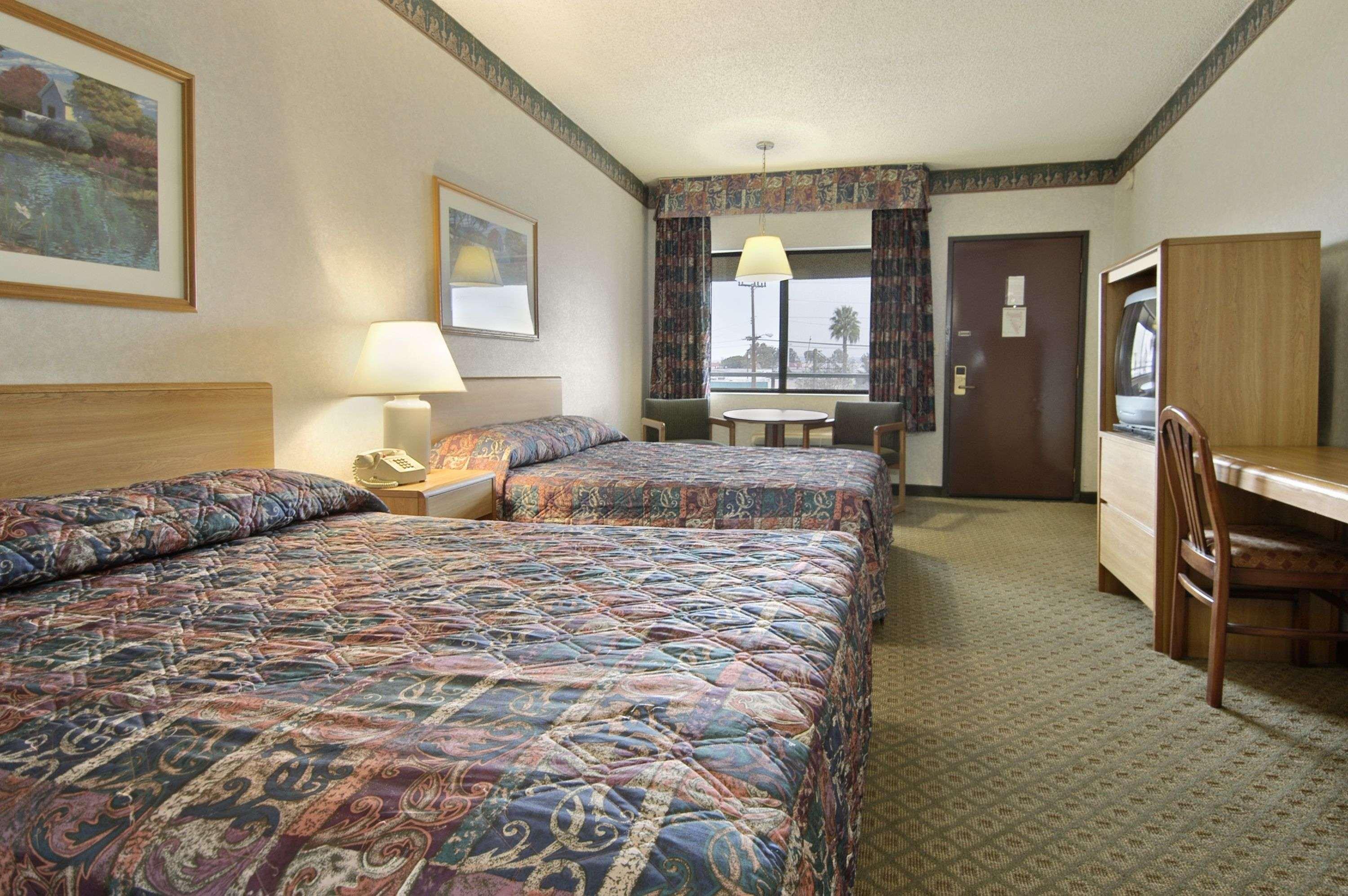 Travelodge By Wyndham Commerce Los Angeles Area Ruang foto