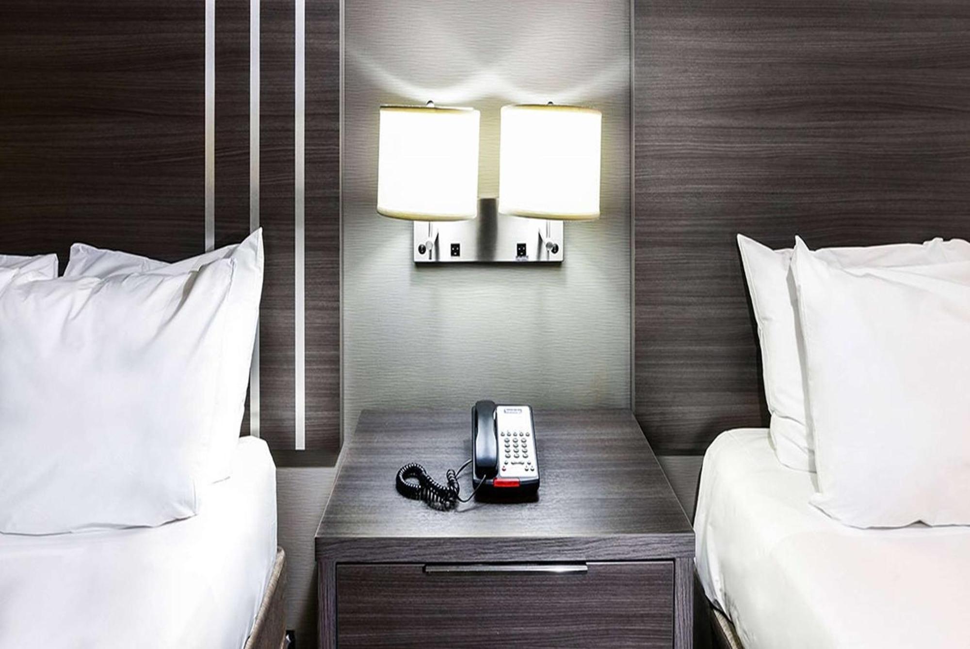 Travelodge By Wyndham Commerce Los Angeles Area Bagian luar foto