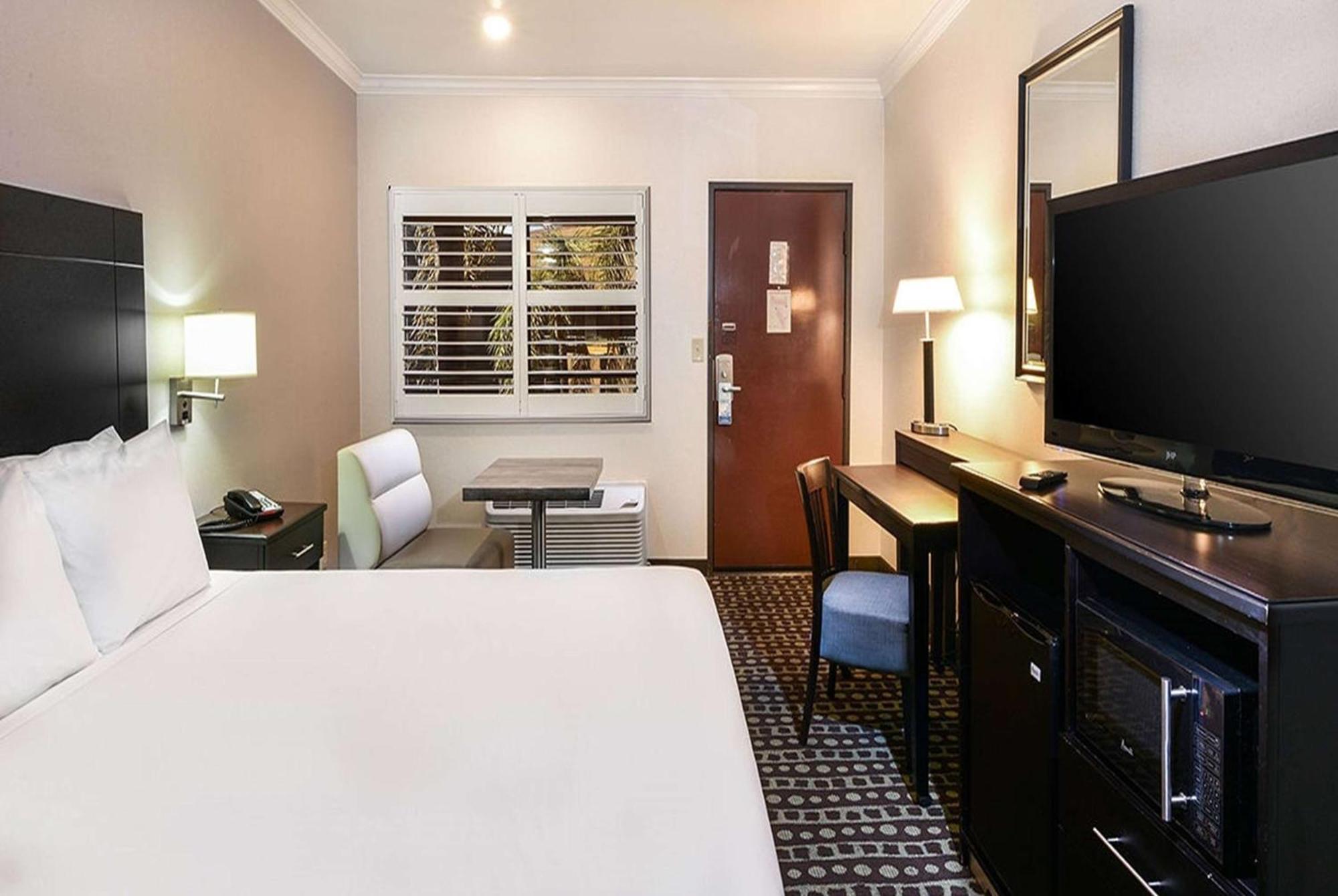Travelodge By Wyndham Commerce Los Angeles Area Bagian luar foto