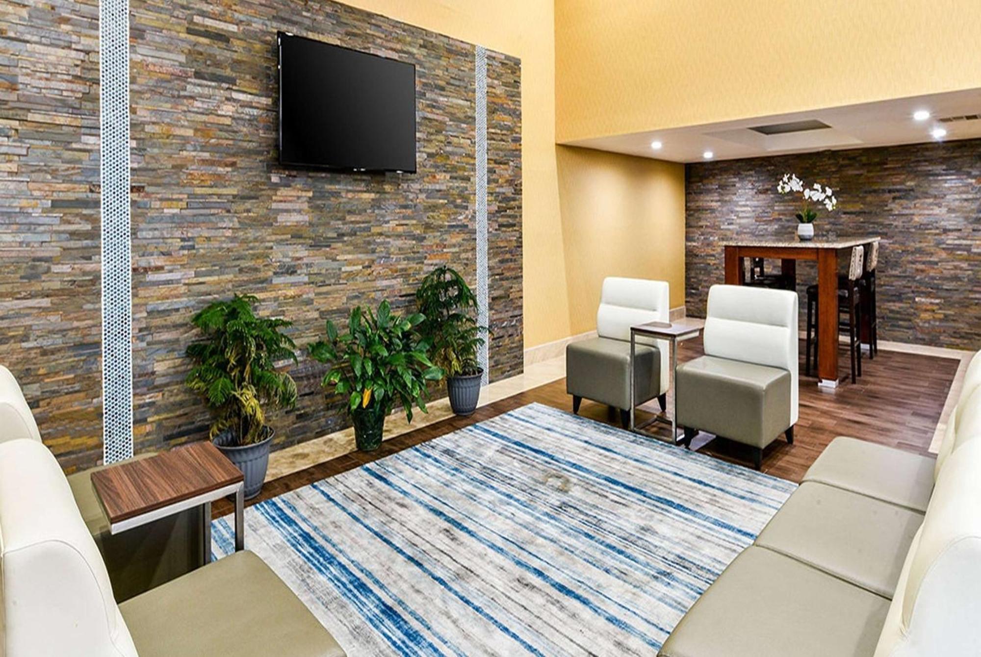 Travelodge By Wyndham Commerce Los Angeles Area Bagian luar foto