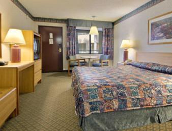 Travelodge By Wyndham Commerce Los Angeles Area Bagian luar foto